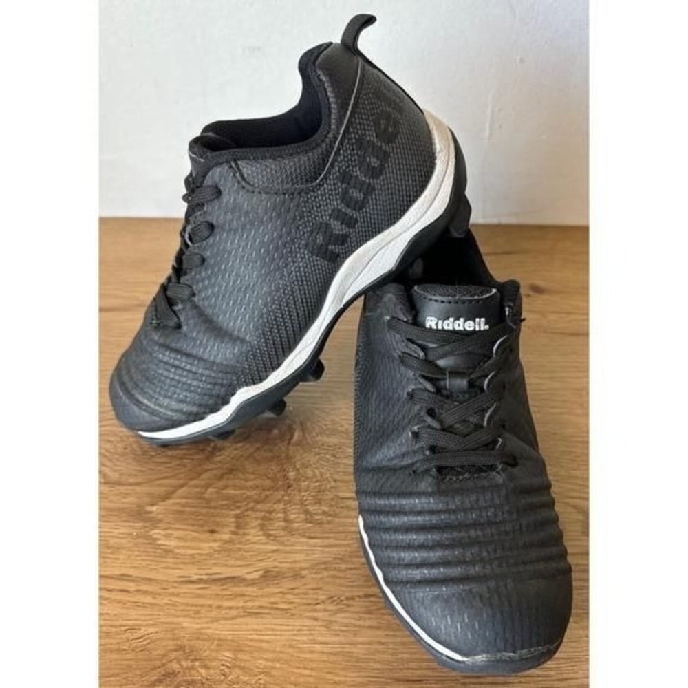 Riddell Edge Low Football Cleats Youth 12 Black White Molded Athletic Shoes